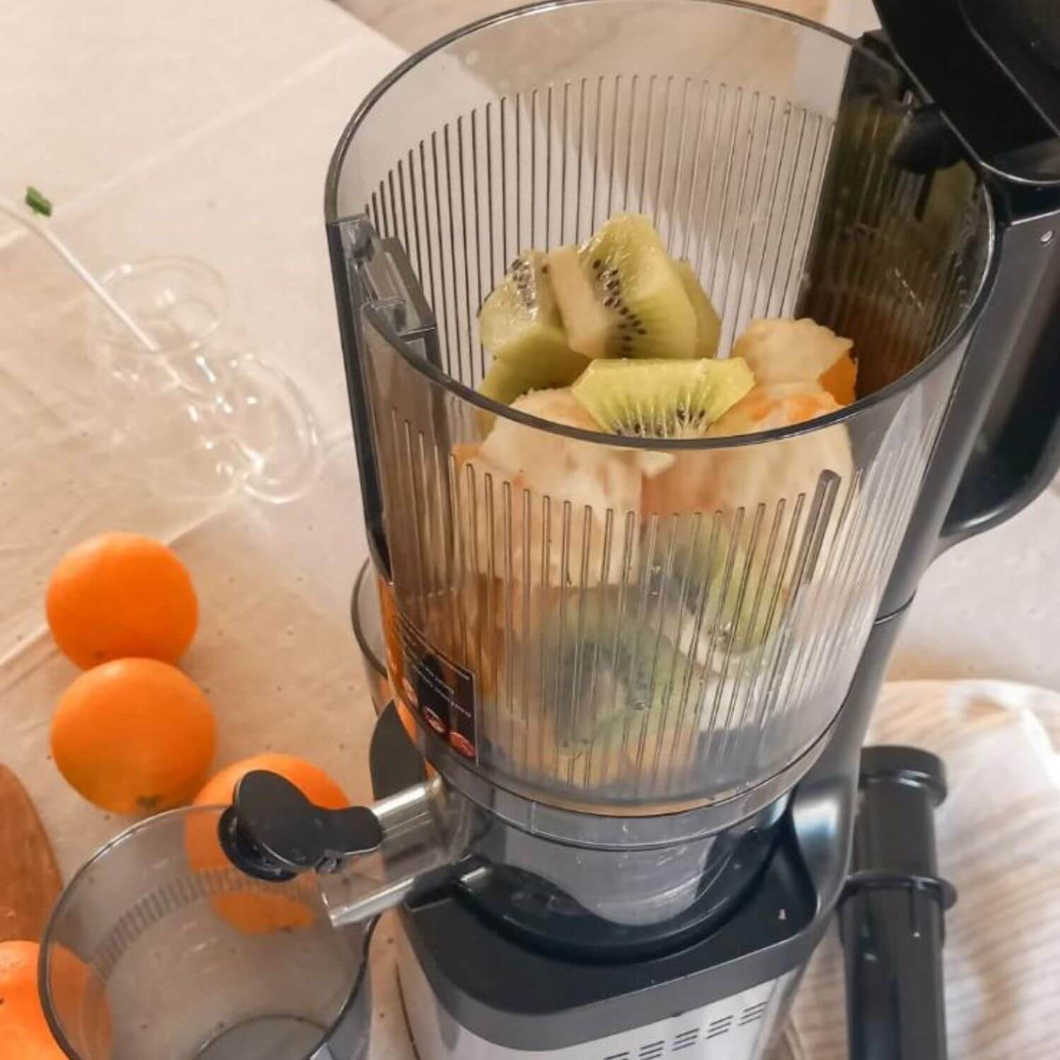AMZCHEF Cold Press Juicer with 5.4